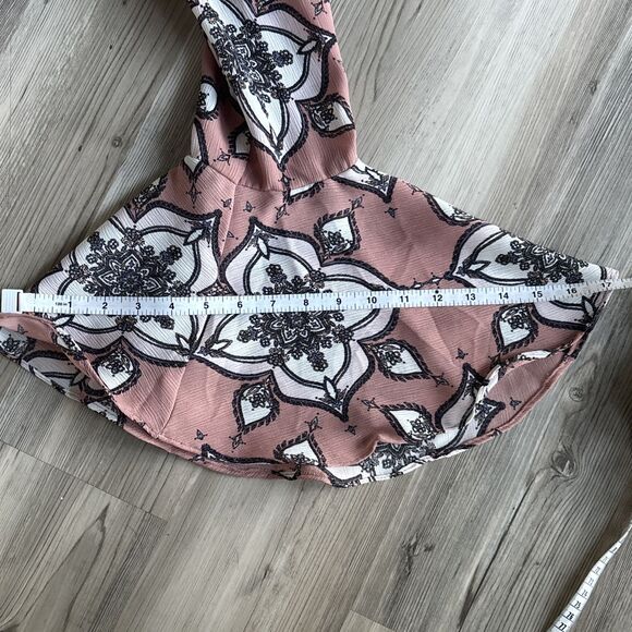 Boutique En Crème Long Sleeved Paisley Dress With Flare Sleeves - Size Medium - Picture 10 of 14